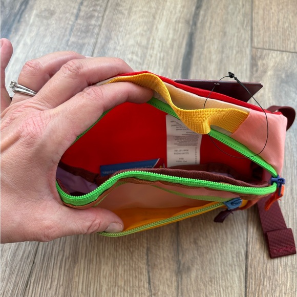 NEW Cotopaxi Del Dia Colorful Fanny Hip Pack Crossbody Running Small NWT - Picture 13 of 13